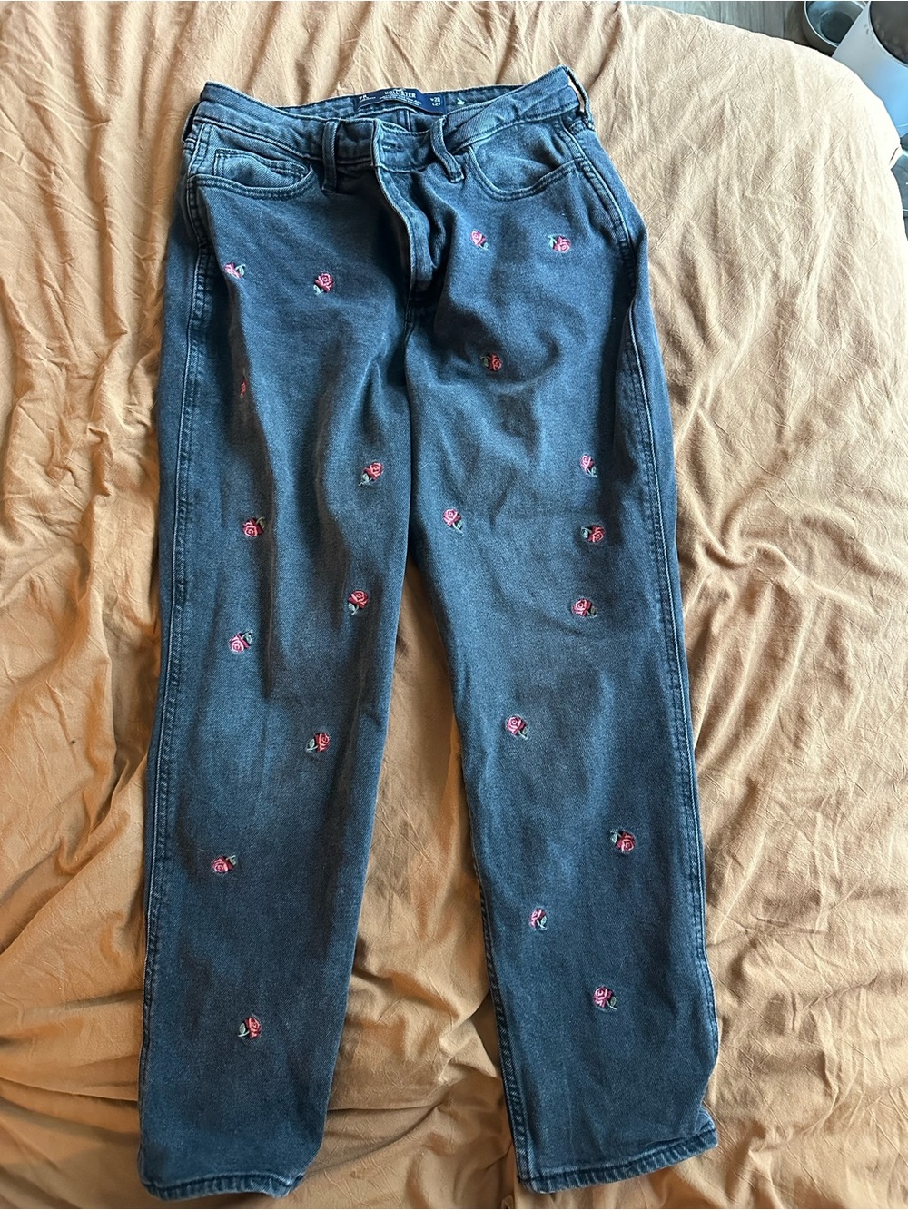 Hollister Embroidered Rose Black Jean SZ 28 Curvy High Rise Mom Jean